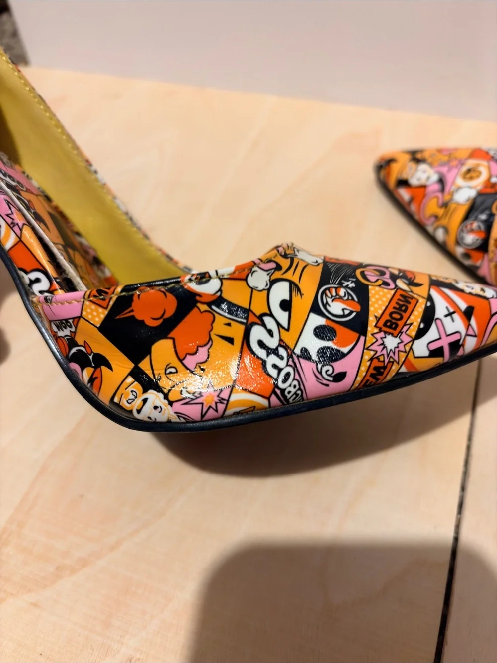 Shoe Republic LA bold graphic